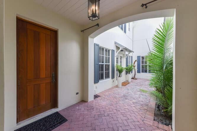 1014 Bay St Jason Morrs 2-007-006-666x44