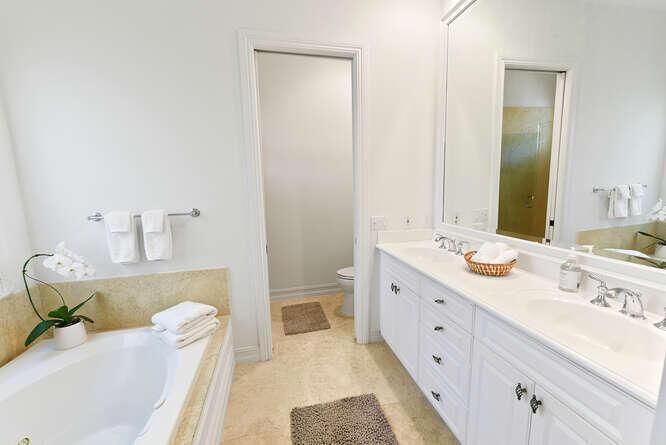 1014 Bay St Jason Morrs 46-028-056-666x4