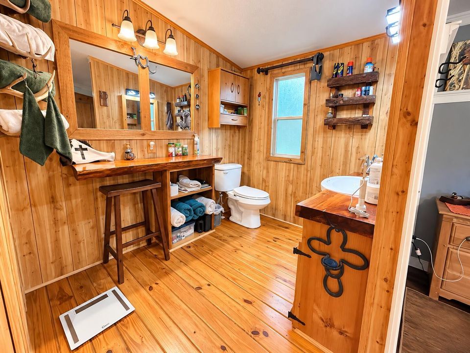Cozy Rustic Cabin Bathroom Retreat