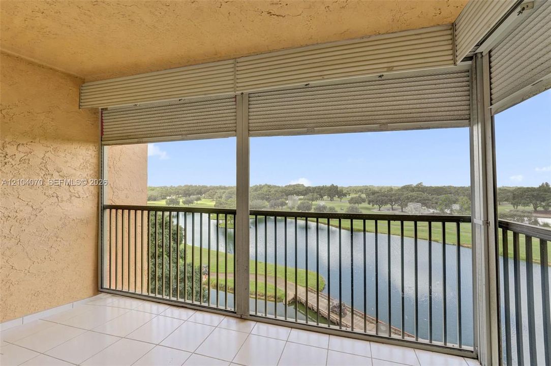 For Sale: $210,000 (2 beds, 2 baths, 1070 Square Feet)