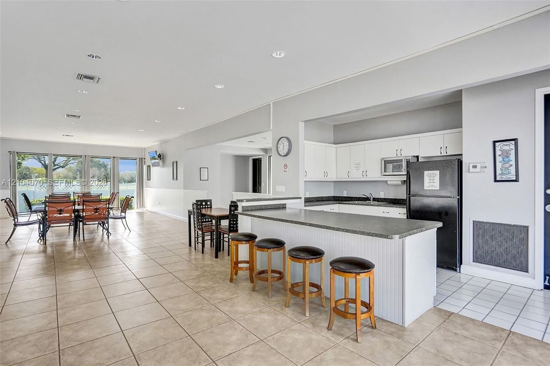 For Sale: $210,000 (2 beds, 2 baths, 1070 Square Feet)