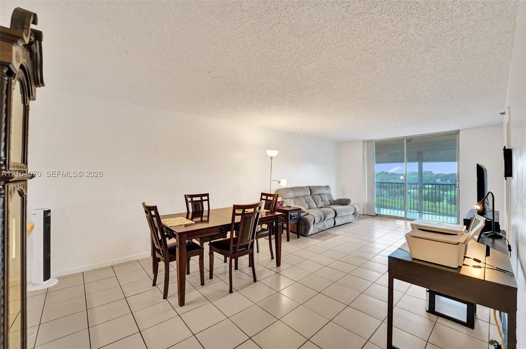 For Sale: $210,000 (2 beds, 2 baths, 1070 Square Feet)
