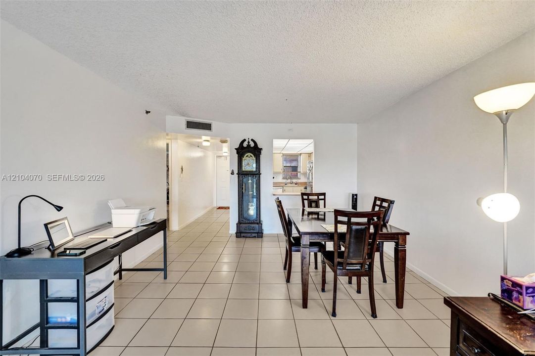 For Sale: $210,000 (2 beds, 2 baths, 1070 Square Feet)