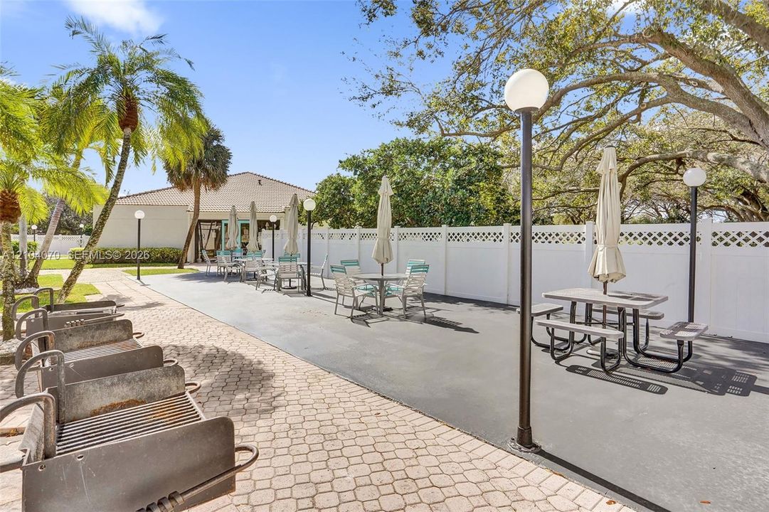For Sale: $210,000 (2 beds, 2 baths, 1070 Square Feet)