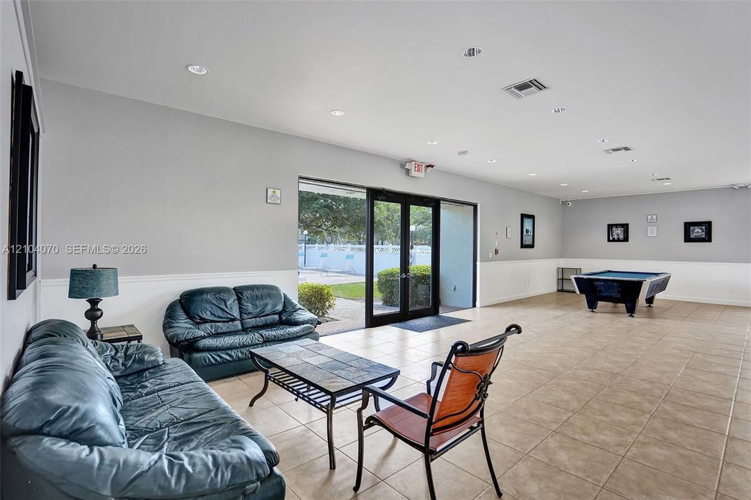 For Sale: $210,000 (2 beds, 2 baths, 1070 Square Feet)