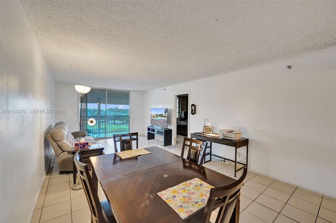 For Sale: $210,000 (2 beds, 2 baths, 1070 Square Feet)