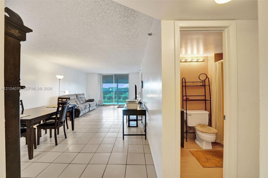 For Sale: $210,000 (2 beds, 2 baths, 1070 Square Feet)