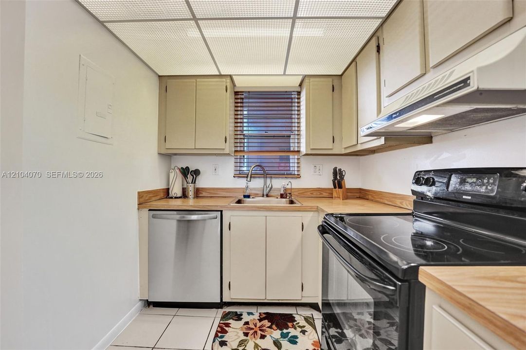 For Sale: $210,000 (2 beds, 2 baths, 1070 Square Feet)
