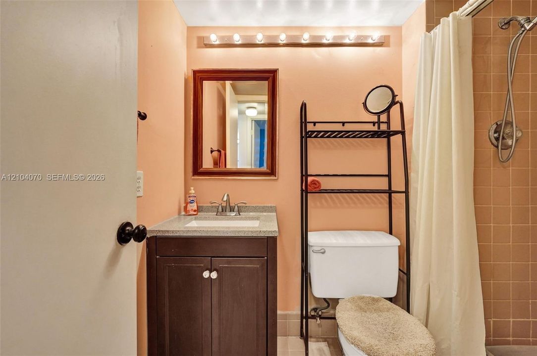 For Sale: $210,000 (2 beds, 2 baths, 1070 Square Feet)