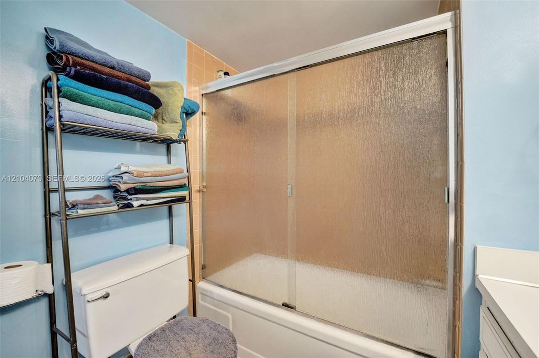 For Sale: $210,000 (2 beds, 2 baths, 1070 Square Feet)