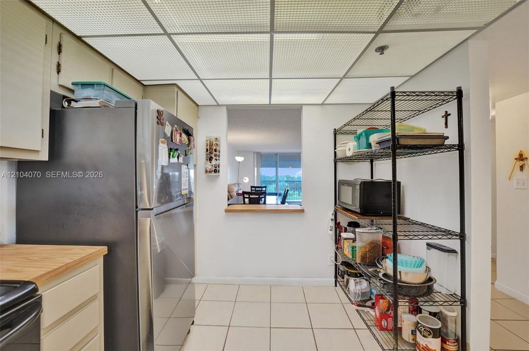For Sale: $210,000 (2 beds, 2 baths, 1070 Square Feet)