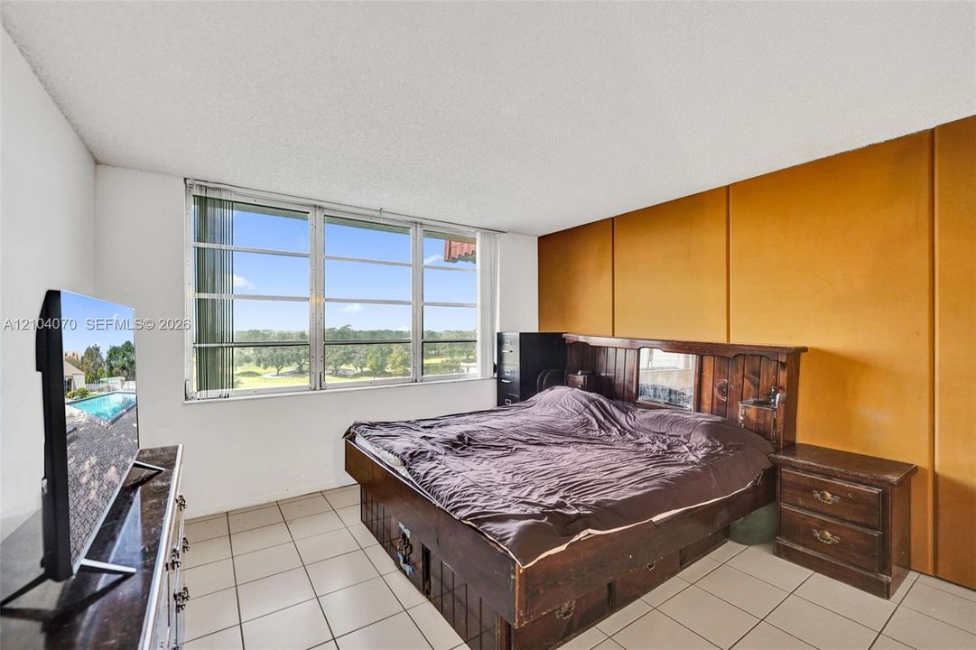 For Sale: $210,000 (2 beds, 2 baths, 1070 Square Feet)