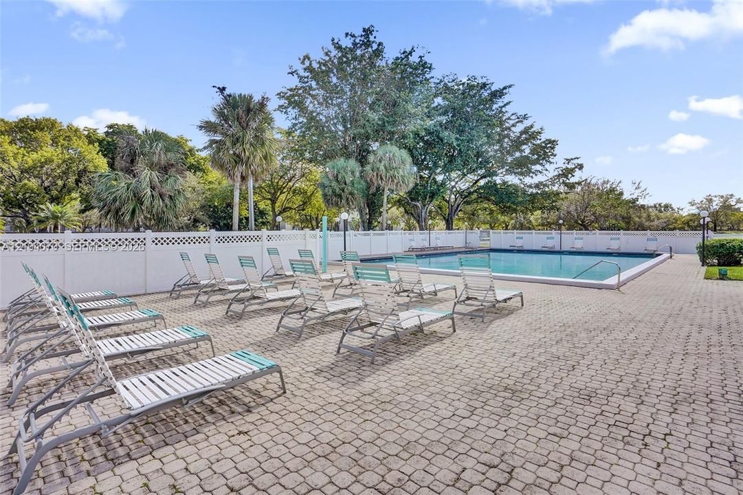 For Sale: $210,000 (2 beds, 2 baths, 1070 Square Feet)