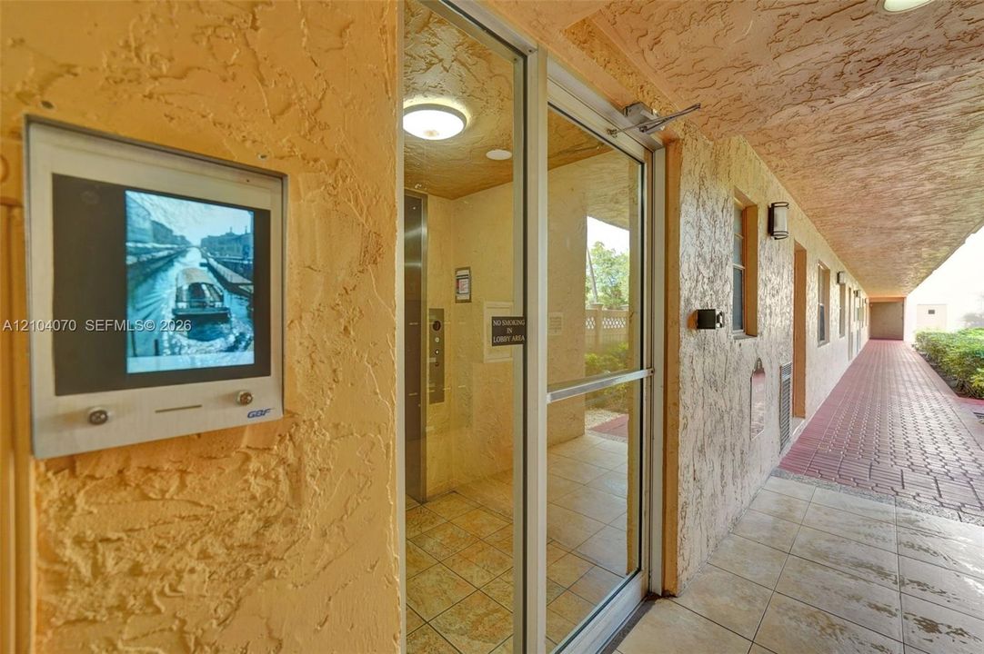 For Sale: $210,000 (2 beds, 2 baths, 1070 Square Feet)