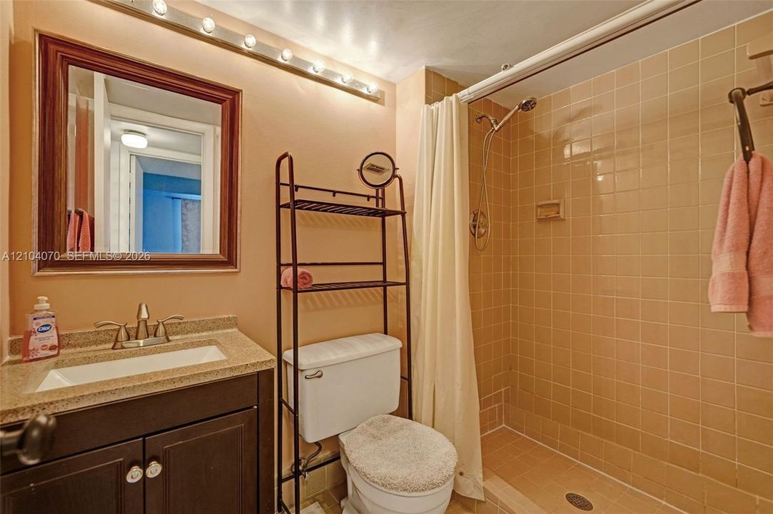 For Sale: $210,000 (2 beds, 2 baths, 1070 Square Feet)