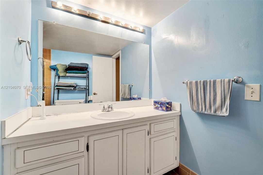 For Sale: $210,000 (2 beds, 2 baths, 1070 Square Feet)