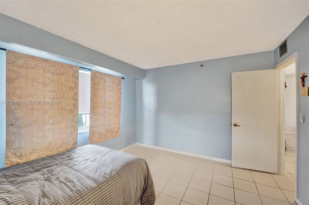 For Sale: $210,000 (2 beds, 2 baths, 1070 Square Feet)