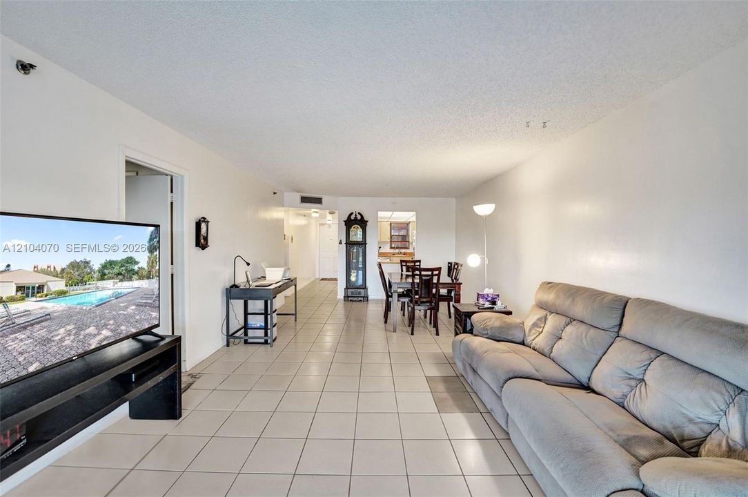For Sale: $210,000 (2 beds, 2 baths, 1070 Square Feet)