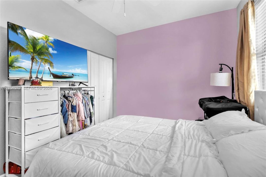 В аренду: $4,500 (6 спален, 4 ванн, 3040 Квадратных фут)