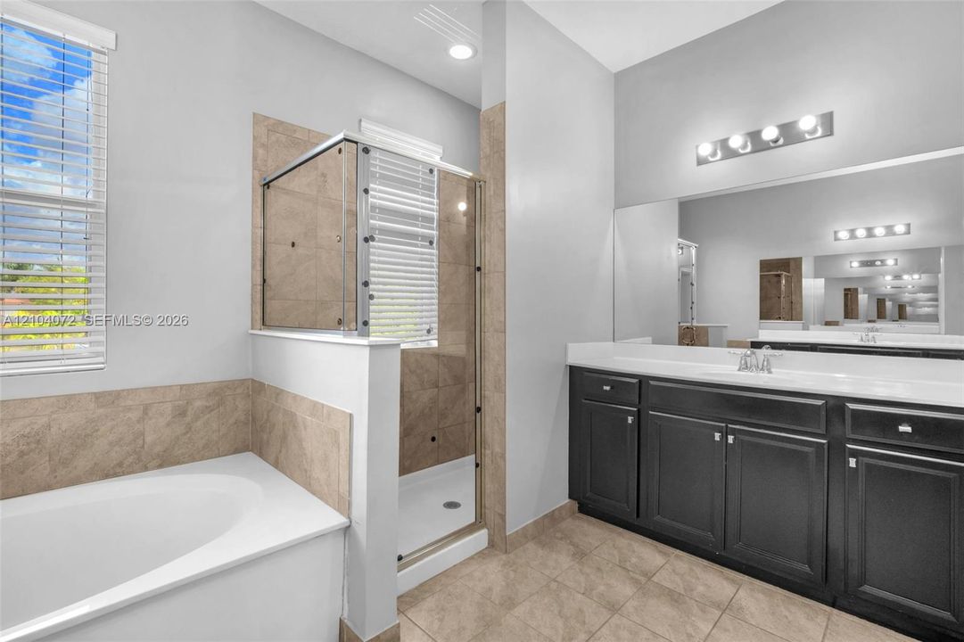 В аренду: $4,500 (6 спален, 4 ванн, 3040 Квадратных фут)