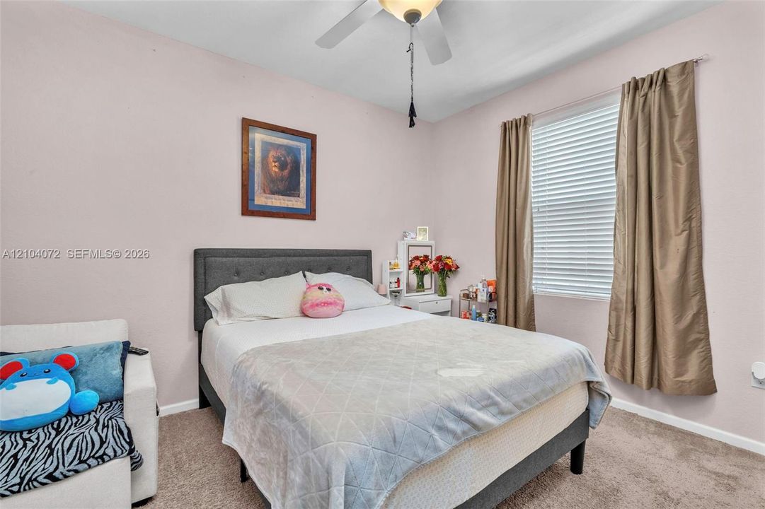 В аренду: $4,500 (6 спален, 4 ванн, 3040 Квадратных фут)