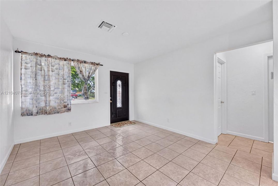 En Venta: $400,000 (3 camas, 2 baños, 888 Pies cuadrados)