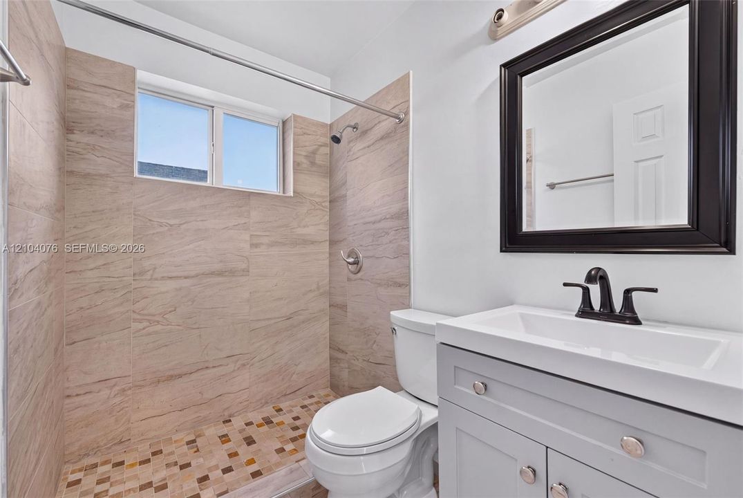 En Venta: $400,000 (3 camas, 2 baños, 888 Pies cuadrados)