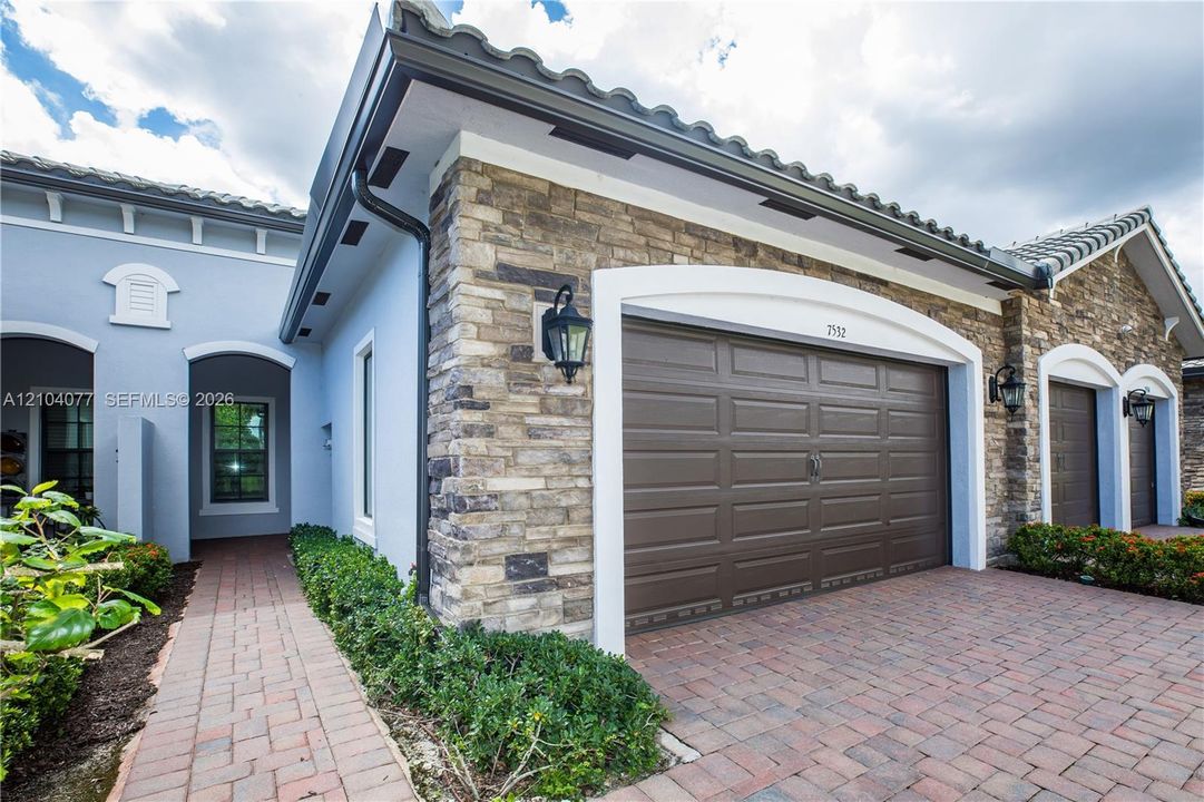 For Sale: $669,000 (3 beds, 2 baths, 1724 Square Feet)