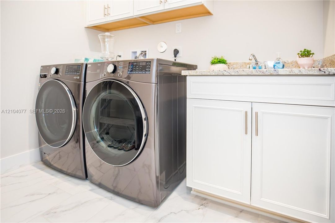 For Sale: $669,000 (3 beds, 2 baths, 1724 Square Feet)