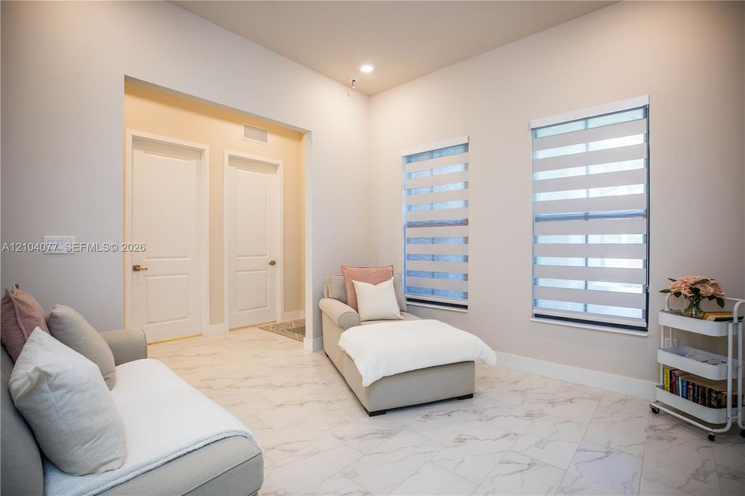 For Sale: $669,000 (3 beds, 2 baths, 1724 Square Feet)