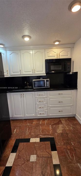 На продажу: $64,900 (1 спален, 1 ванн, 590 Квадратных фут)