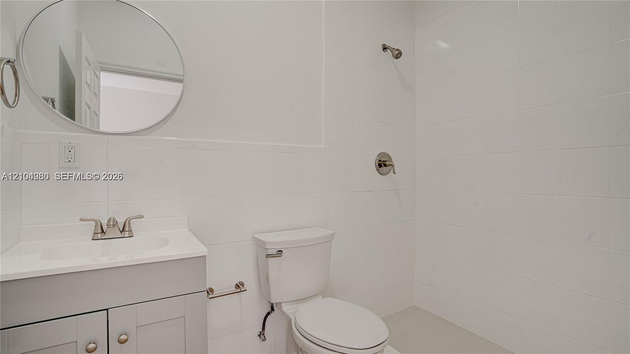 For Rent: $1,850 (1 beds, 1 baths, 2690 Square Feet)