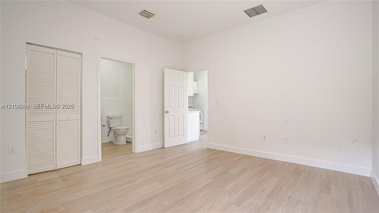 For Rent: $1,850 (1 beds, 1 baths, 2690 Square Feet)