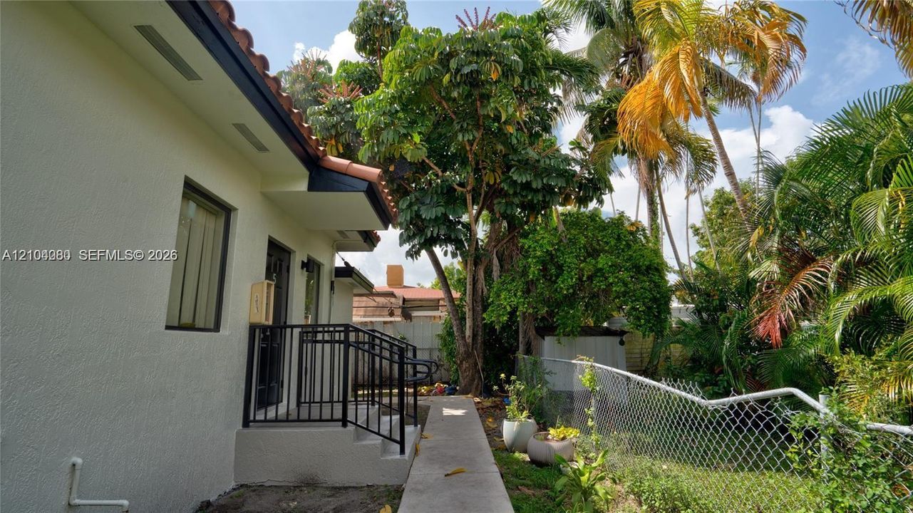 For Rent: $1,850 (1 beds, 1 baths, 2690 Square Feet)