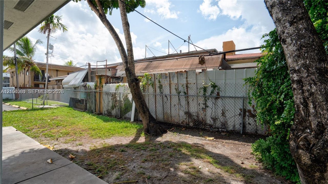 For Rent: $1,850 (1 beds, 1 baths, 2690 Square Feet)