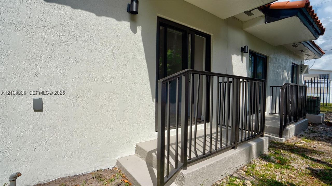 For Rent: $1,850 (1 beds, 1 baths, 2690 Square Feet)