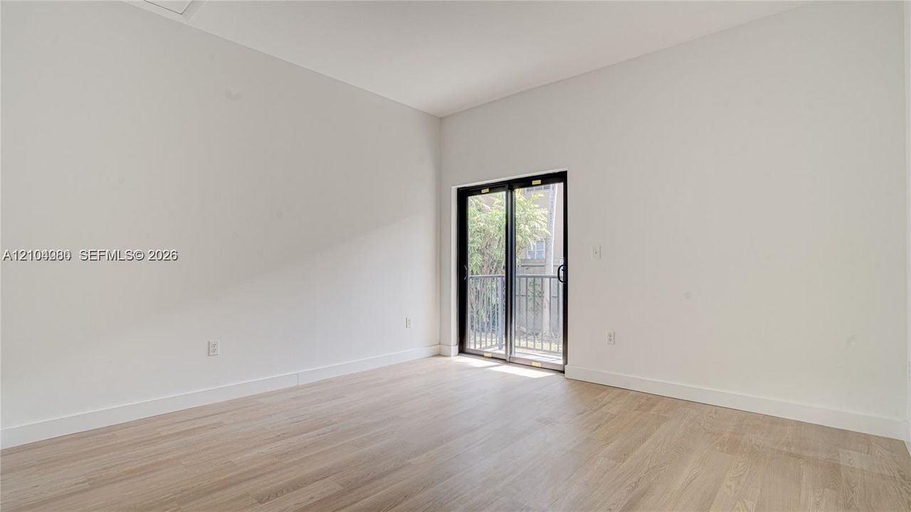For Rent: $1,850 (1 beds, 1 baths, 2690 Square Feet)