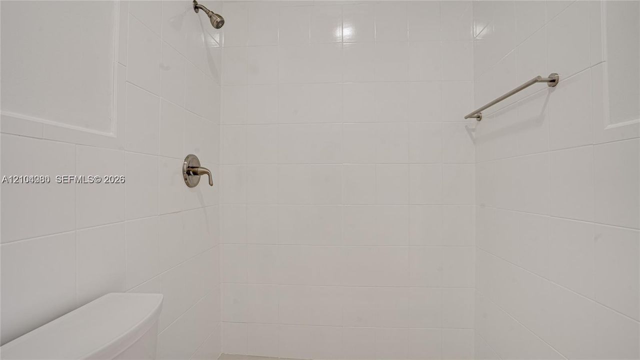 For Rent: $1,850 (1 beds, 1 baths, 2690 Square Feet)