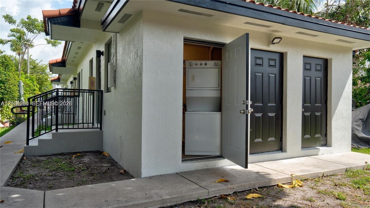 For Rent: $1,850 (1 beds, 1 baths, 2690 Square Feet)