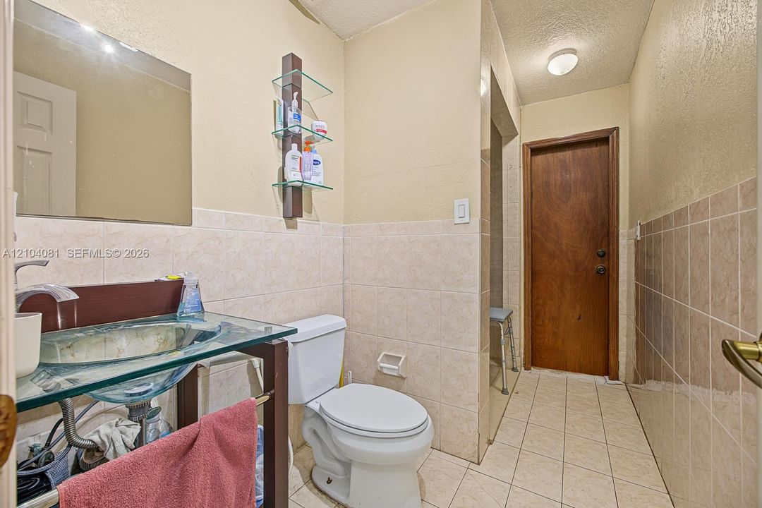 На продажу: $699,000 (4 спален, 2 ванн, 2283 Квадратных фут)