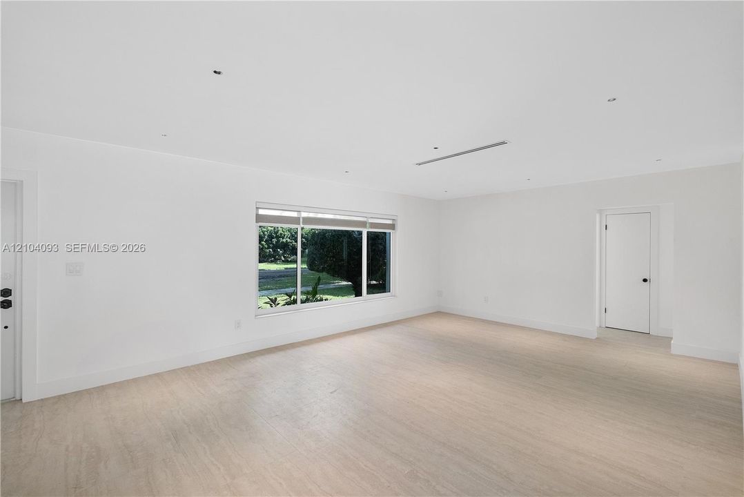 For Rent: $11,000 (4 beds, 3 baths, 1970 Square Feet)