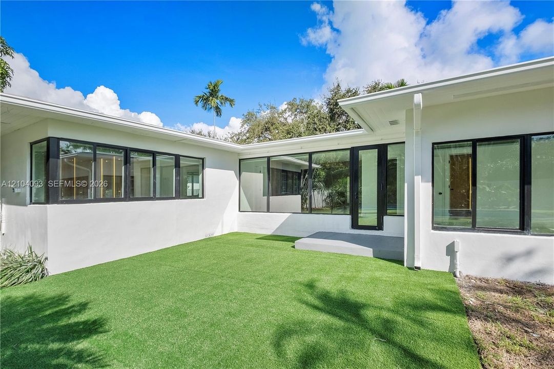 For Rent: $11,000 (4 beds, 3 baths, 1970 Square Feet)