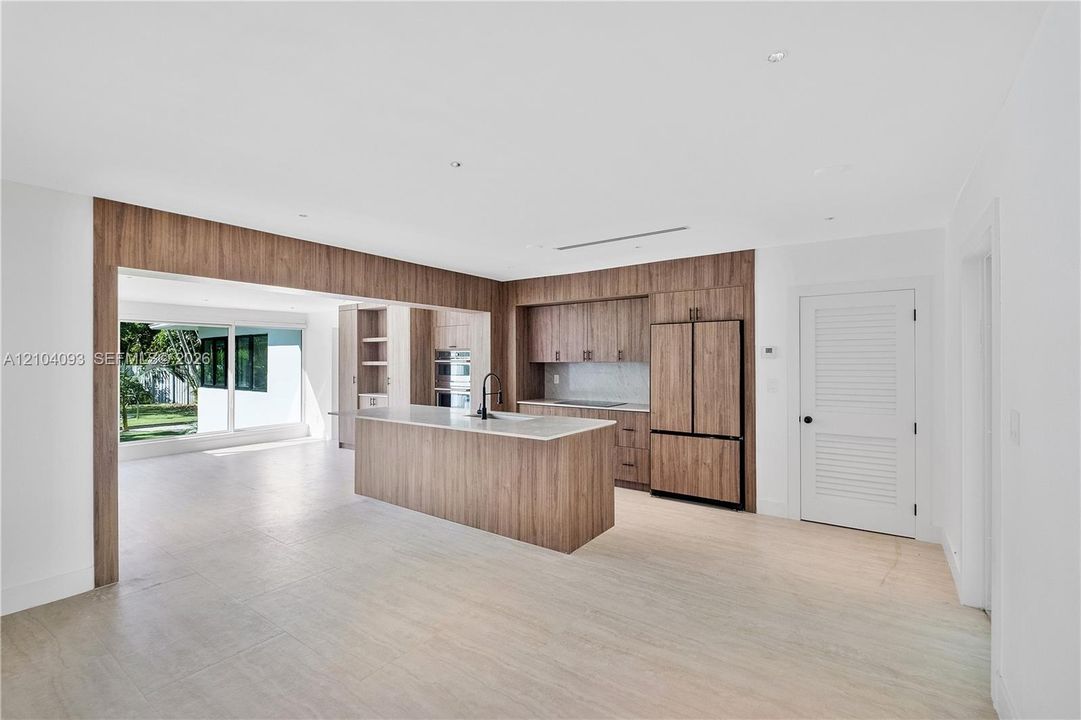 For Rent: $11,000 (4 beds, 3 baths, 1970 Square Feet)