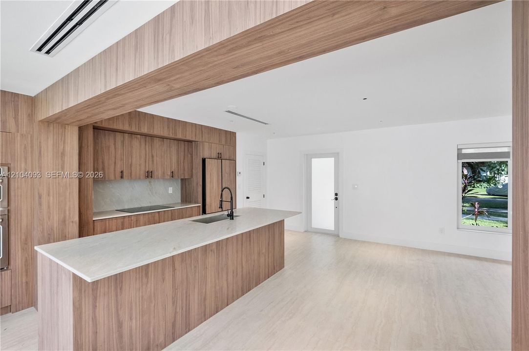 For Rent: $11,000 (4 beds, 3 baths, 1970 Square Feet)