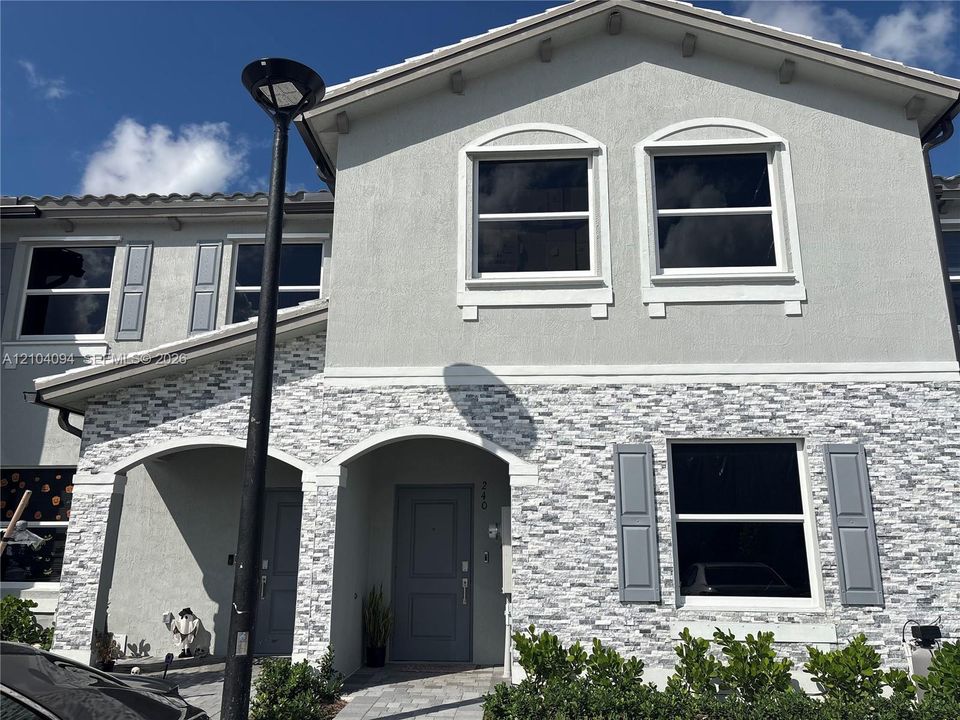 For Rent: $3,500 (4 beds, 3 baths, 1615 Square Feet)