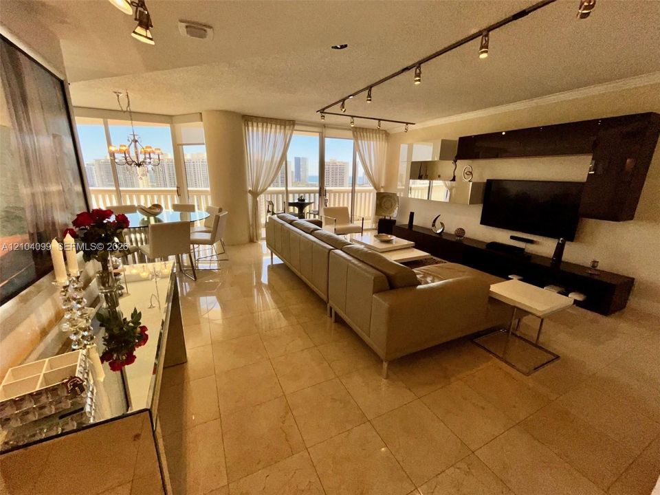 В аренду: $8,500 (3 спален, 2 ванн, 1520 Квадратных фут)
