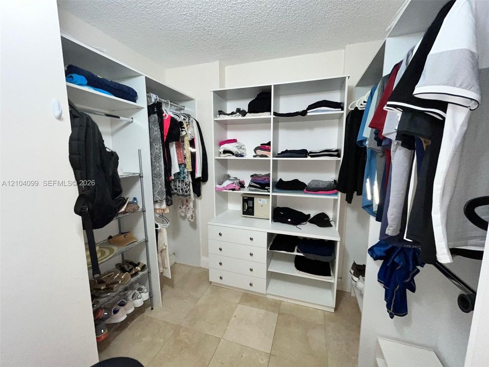 В аренду: $8,500 (3 спален, 2 ванн, 1520 Квадратных фут)