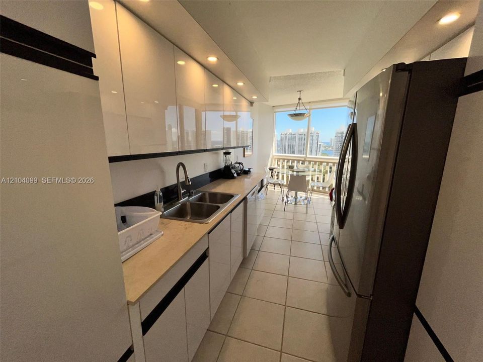 В аренду: $8,500 (3 спален, 2 ванн, 1520 Квадратных фут)