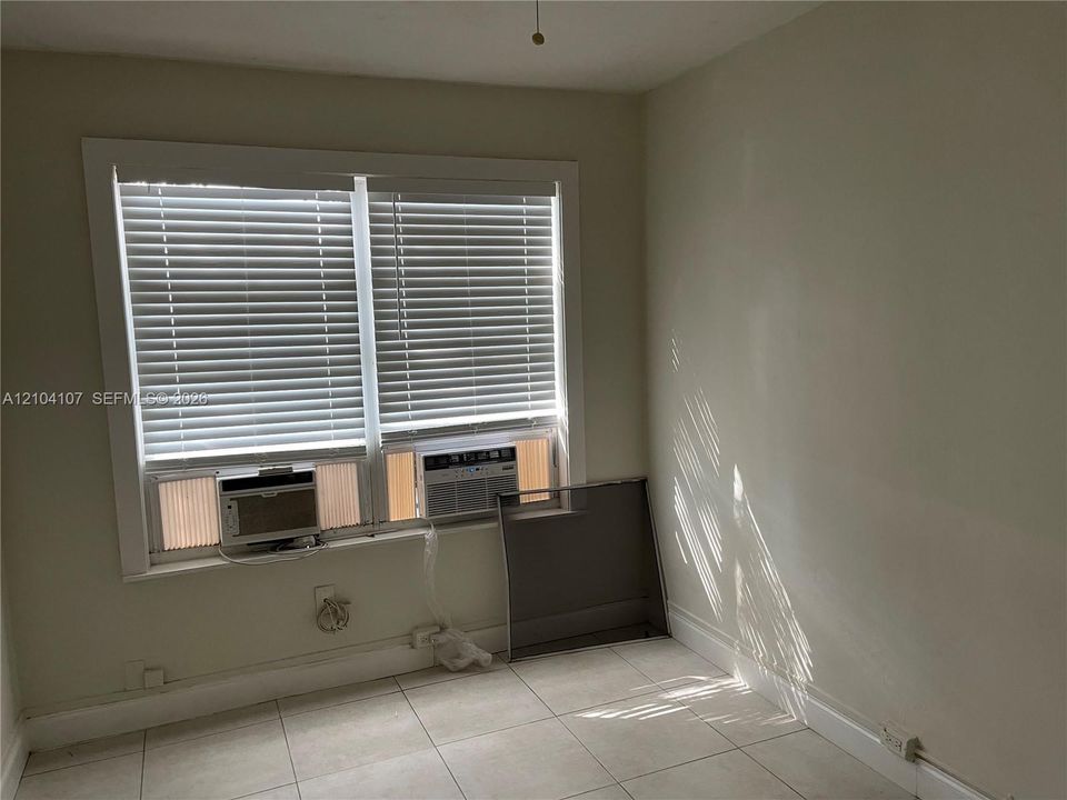 В аренду: $2,000 (1 спален, 1 ванн, 5354 Квадратных фут)