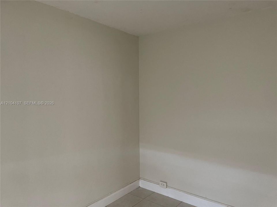 В аренду: $2,000 (1 спален, 1 ванн, 5354 Квадратных фут)